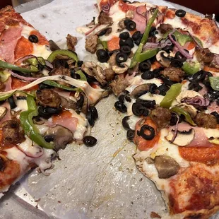 Great pizza, service &amp;  too!Asked for well done crust &amp; PERFECTION! Along w/ excellent unexpected bread sticks w/ an amazing sauce!