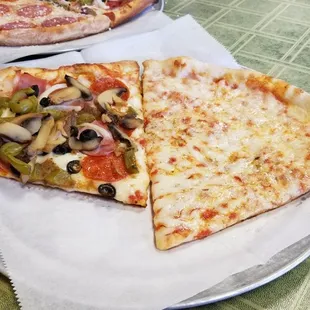 Meat lover&apos;s and a cheese slice