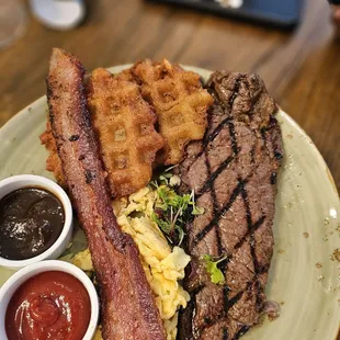 Steak n eggs w/bacon and hashbrown