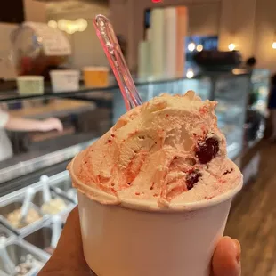 Strawberry and cream gelato