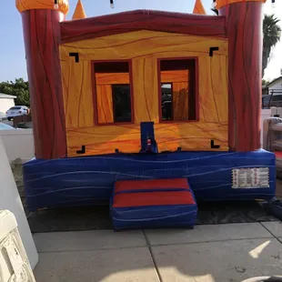 13x13 jolly rancher 

https://www.epicpartyrentals.org/product-page/jolly-rancher-jumper
