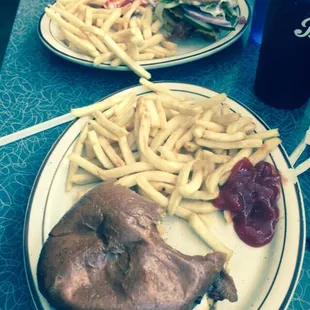 Great food!  Friendly staff, cool crowd!  Yummy!
