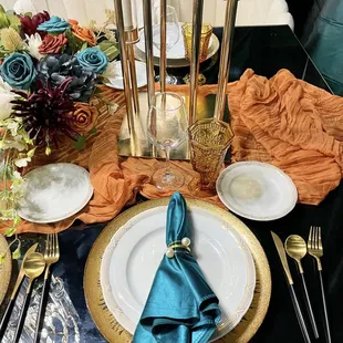 Terracota runner with gold and teal dinnerware