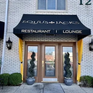 the entrance to the restaurant