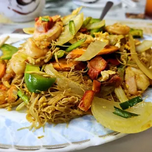Singapore Noodles: rice vermicelli noodles with pork, chicken, and shrimp, with onions, green peppers, carrots, and egg.