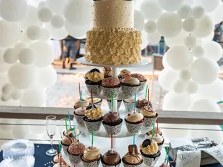 B Cupcakes