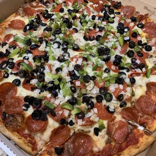 Supreme Hand Tossed Pizza
