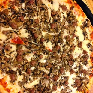 Thin crust extra cheese ground beef and mushroom