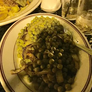 Green Peas with Grilled Onions