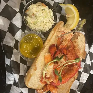 Gluten free lobster roll this place is amazing!!