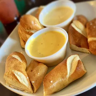 Hot Soft Pretzels &amp; Cheese Dip