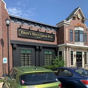 Erin&apos;s Snug Irish Pub