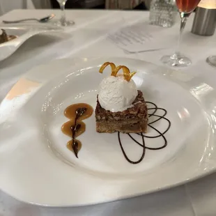 Pecan and ginger tart with toffee and chocolate sauce