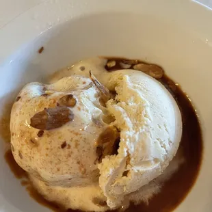 Cinnamon ice cream