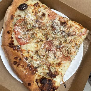 chicken bacon ranch pizza !