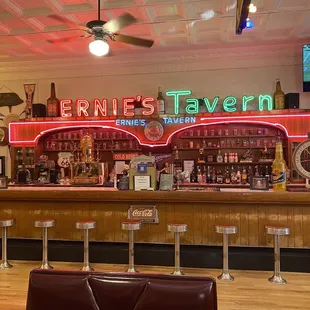 Ernie&apos;s Tavern