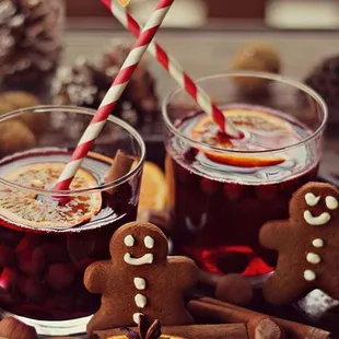 two glasses of mulled tea with gingers and nuts
