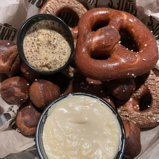Soft Pretzel Bucket
