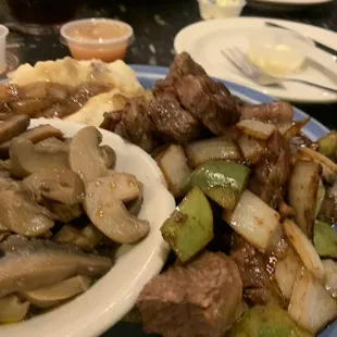 My steak tips with mushrooms and mashed potatoes with caramelized onions on top as my sides. (You get 3 sides with your meal.)