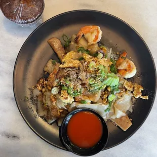 Fresh noodle with shrimp and squid