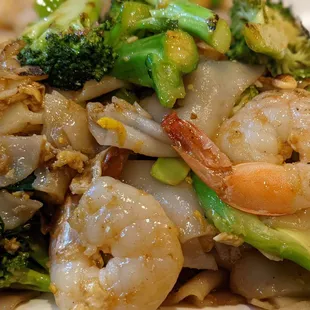 Pad siew with shrimp