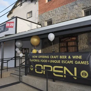 Entrance from parking lot and 727 Traders Lane.