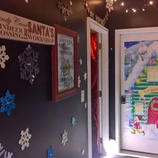 New Room Announcement: Santa's Workshop is open at Escape Kings! Book http://EscapeKings.com  using promo code SANTA for $2/off per person.