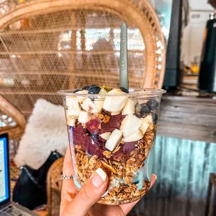 Mix of the blue bowl and the Barefoot Kiwi