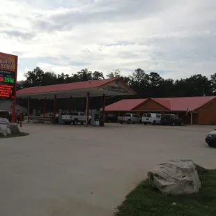 Cool little country store and family cooking.
