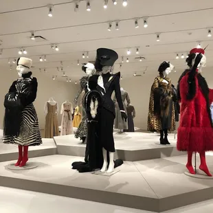 Glenn Close fashion exhibit