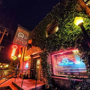 the entrance to the restaurant