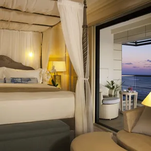 ESPACIO THE JEWEL OF WAIKIKI - Master Bedroom