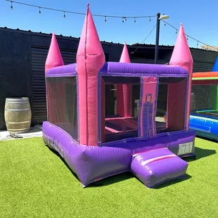 7'x7' Toddler Bounce House (Pink/Purple) $65
To book www.esparzarentals.com