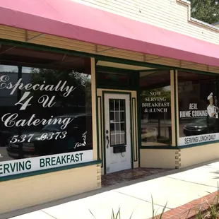 the outside of a restaurant