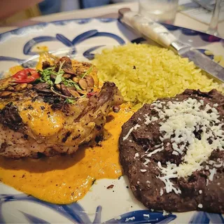 Pollo en Mole Blanco