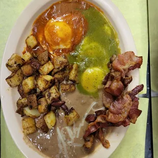 Huevos divorcidos con tocino