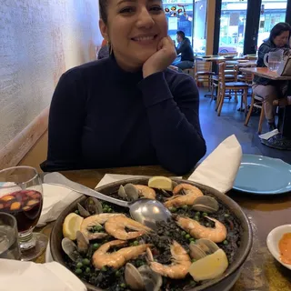 Paella de Arroz Negro