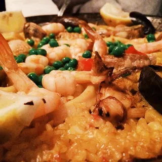 Paella de Carnes y Mariscos