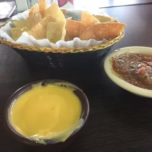Other restaurants give bread. This restaurant give you unlimited nachos with your order!