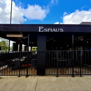 the outside of a restaurant