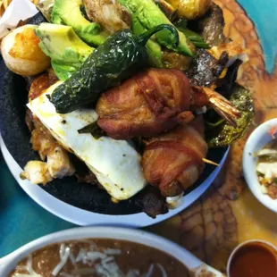 Order the molcajete mar y Tierra.