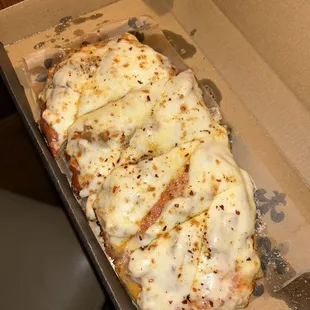 Pepperoni flatbread, more cheese and pepperoni needs more pepperoni taste OK