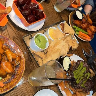 food, chicken wings and fried chicken