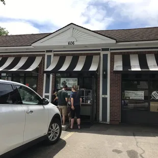 the entrance to the espresso elevado