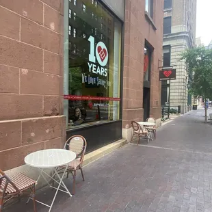 ramen and noodles, outside