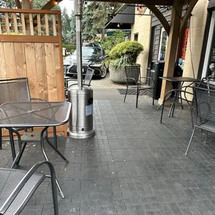 Outdoor seating, entrance and drive through line