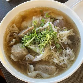 Pho Dac Biet *(Pho Special Combination Bowl)