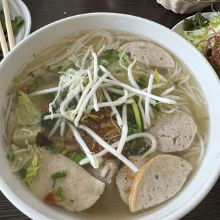 Bun Moc (Noodle, Pork Balls Combination Soup)