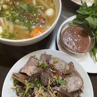 Sup Nui (Macaroni Rib & Shrimp Soup)