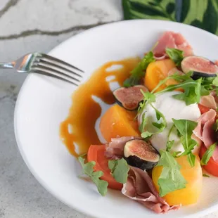 Burrata &amp; Tomato Salad